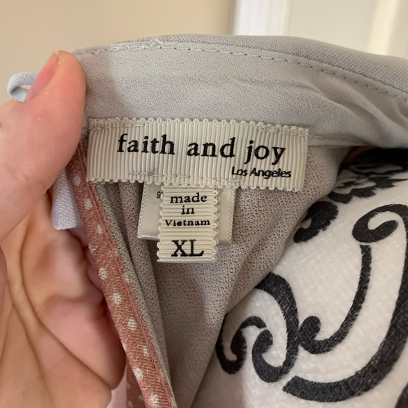 Faith and joy, women’s dusty rose blouse with gemstone collar accent, size XL - Picture 5 of 11